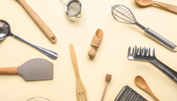 You are currently viewing Material Silikon atau Kayu, Alat Masak Mana Paling Unggul?